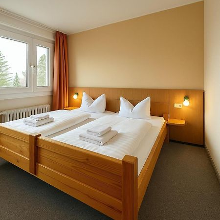 Hotel Am Laerchenberg I Fruehstueck, Wlan, Parkplatz Schirgiswalde-Kirschau Bagian luar foto