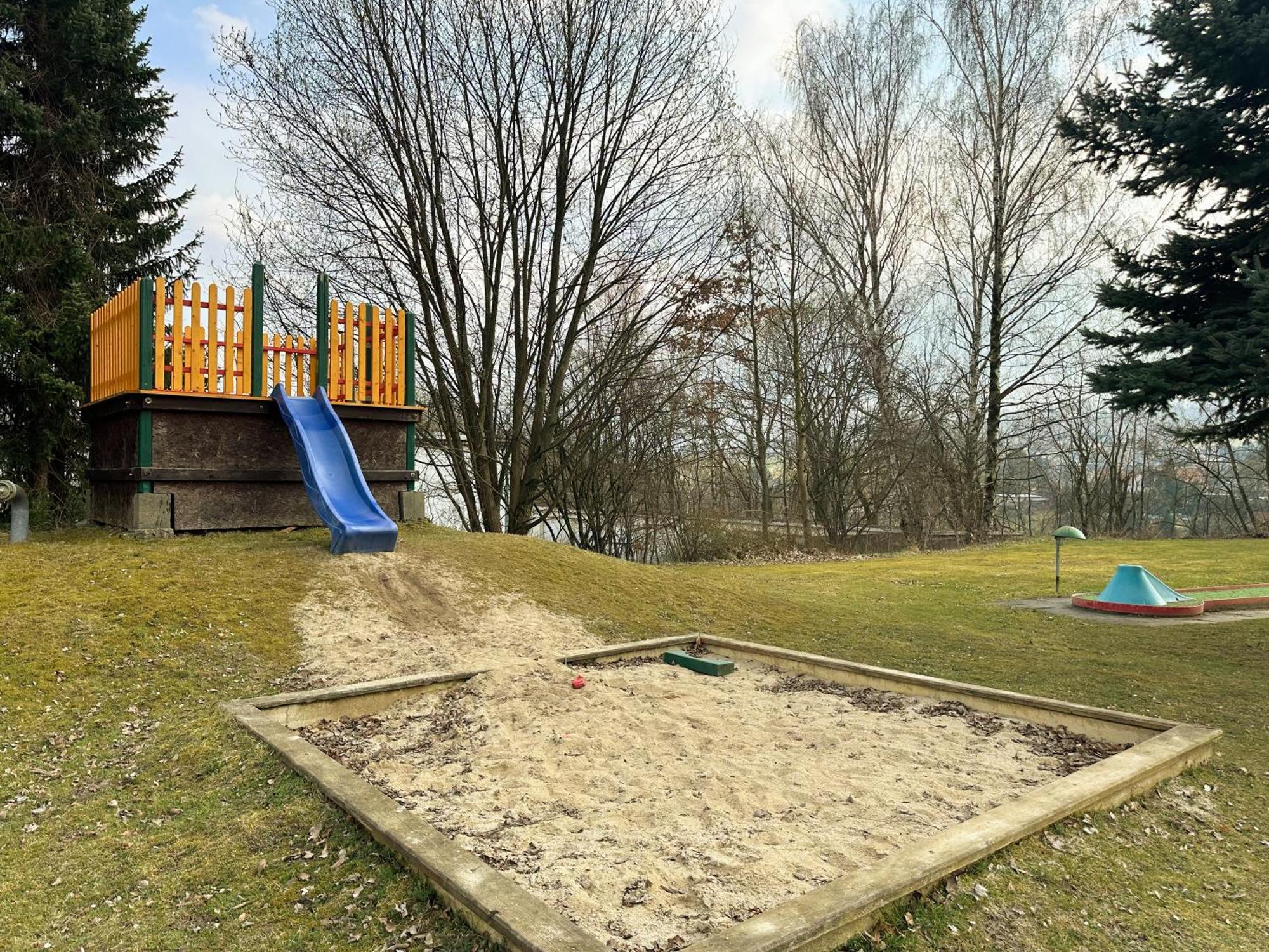Hotel Am Laerchenberg I Fruehstueck, Wlan, Parkplatz Schirgiswalde-Kirschau Bagian luar foto