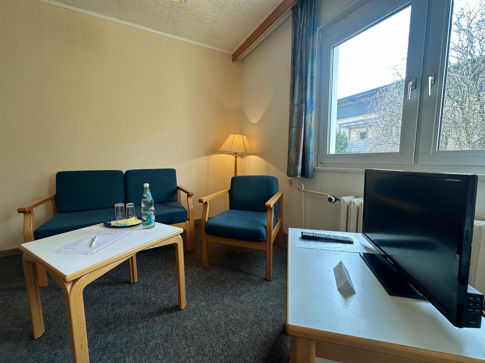 Hotel Am Laerchenberg I Fruehstueck, Wlan, Parkplatz Schirgiswalde-Kirschau Bagian luar foto