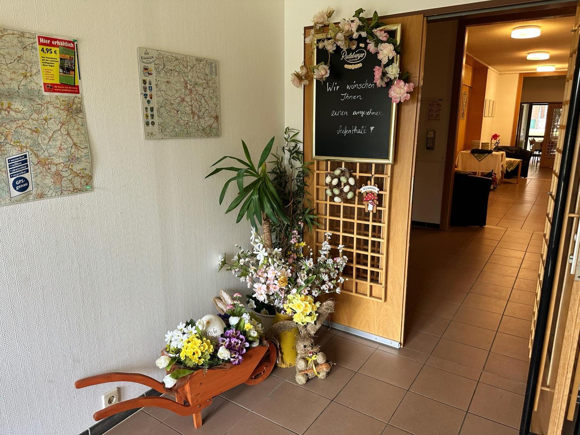 Hotel Am Laerchenberg I Fruehstueck, Wlan, Parkplatz Schirgiswalde-Kirschau Bagian luar foto