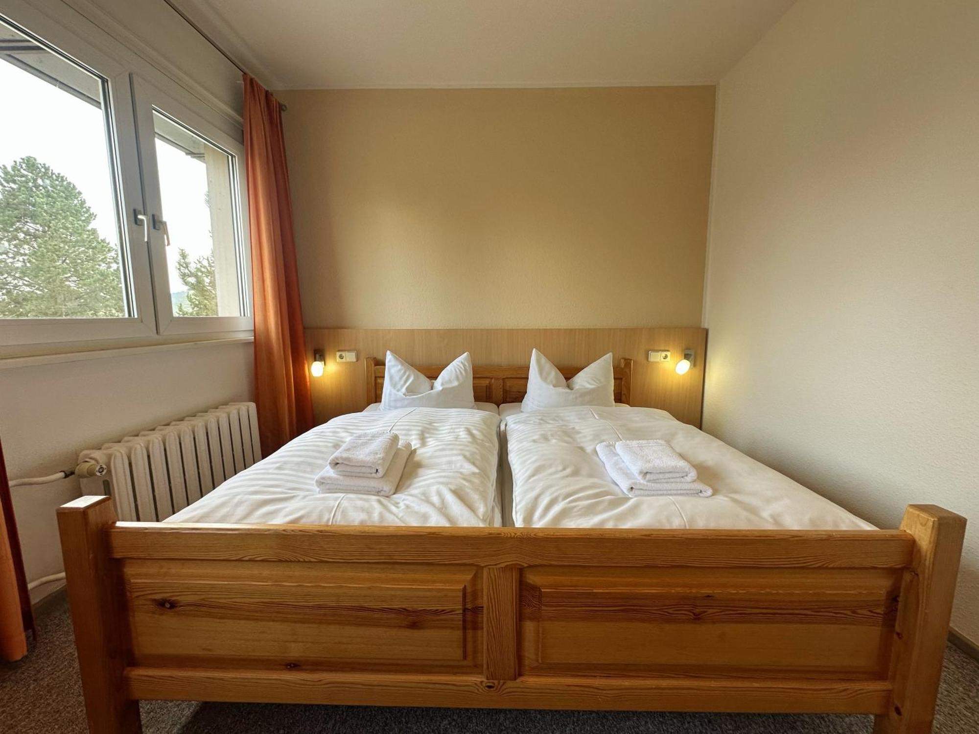 Hotel Am Laerchenberg I Fruehstueck, Wlan, Parkplatz Schirgiswalde-Kirschau Bagian luar foto