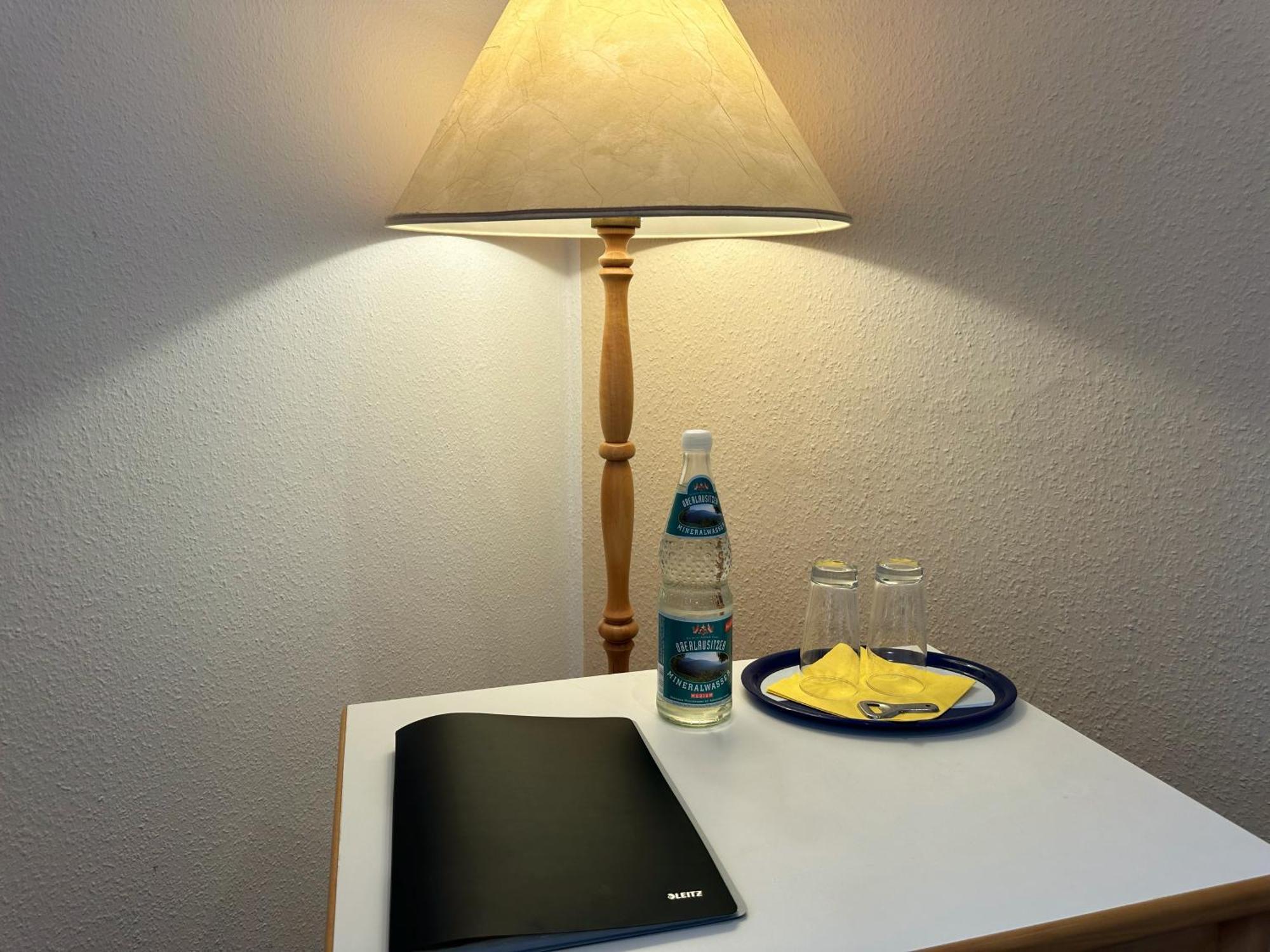 Hotel Am Laerchenberg I Fruehstueck, Wlan, Parkplatz Schirgiswalde-Kirschau Bagian luar foto