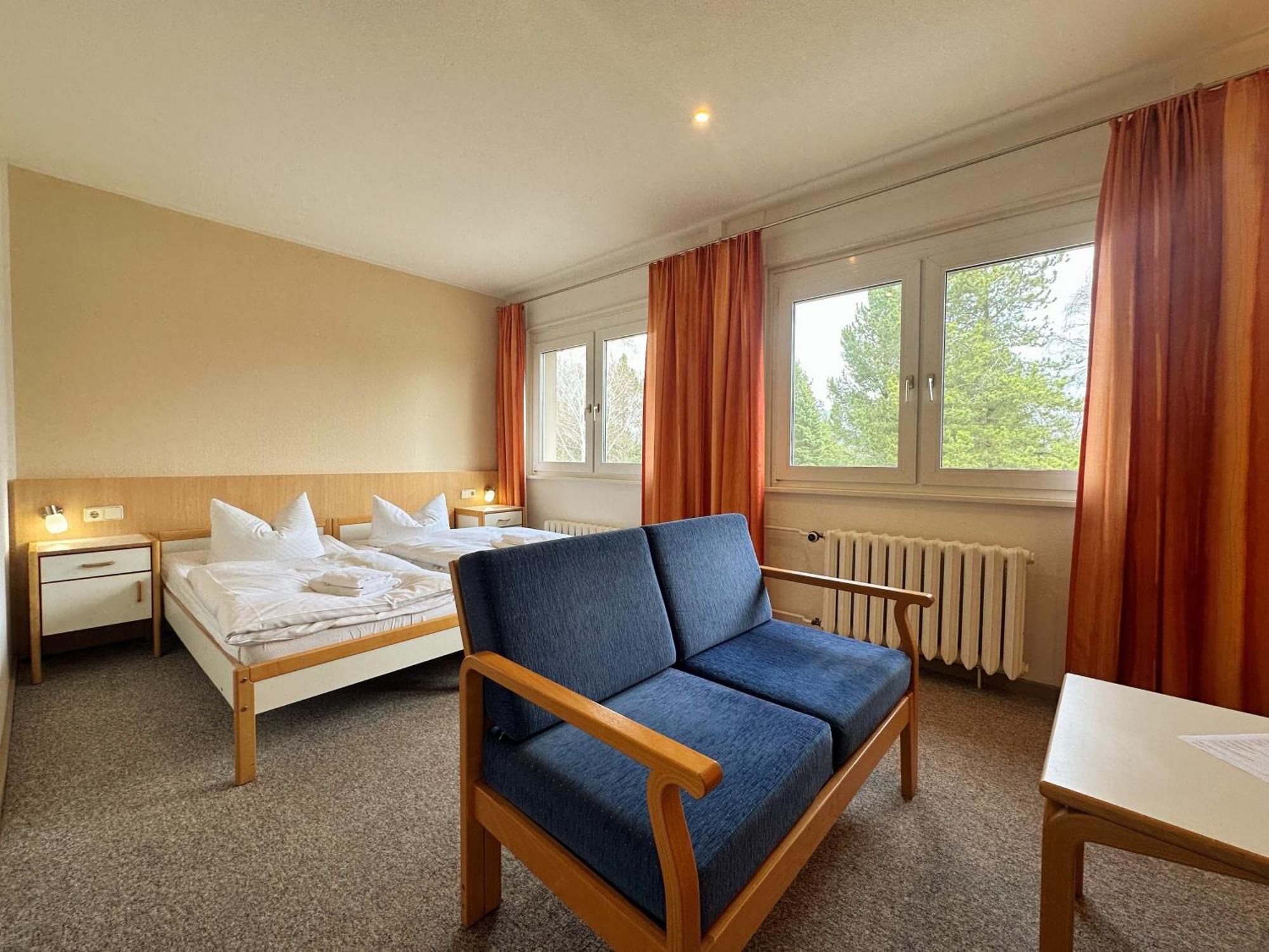 Hotel Am Laerchenberg I Fruehstueck, Wlan, Parkplatz Schirgiswalde-Kirschau Bagian luar foto