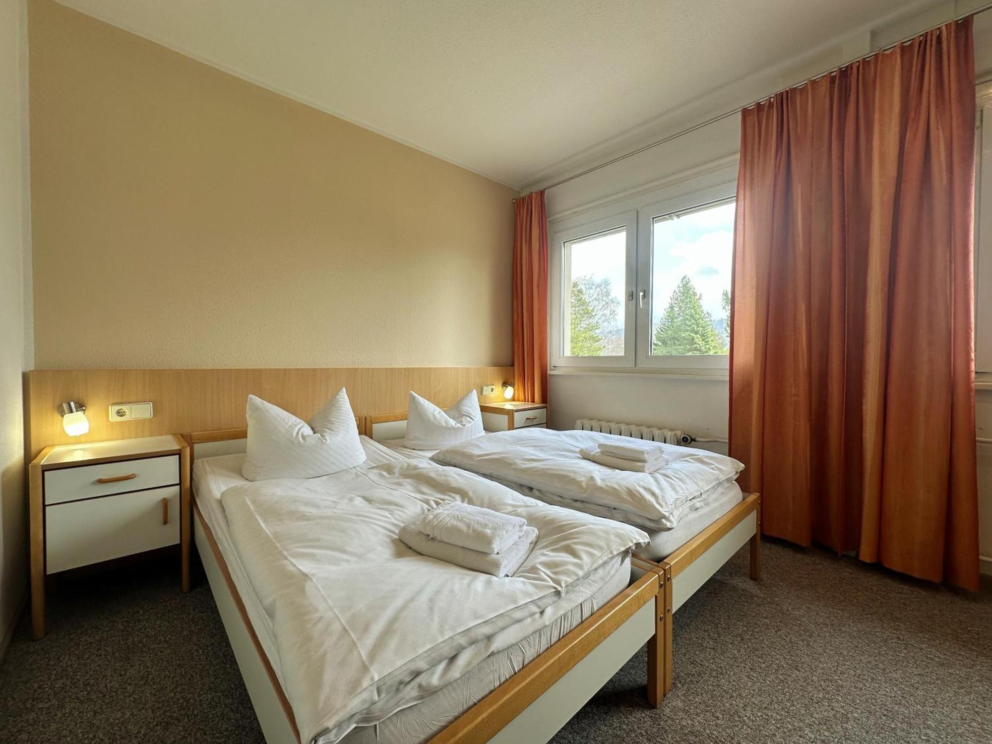 Hotel Am Laerchenberg I Fruehstueck, Wlan, Parkplatz Schirgiswalde-Kirschau Bagian luar foto