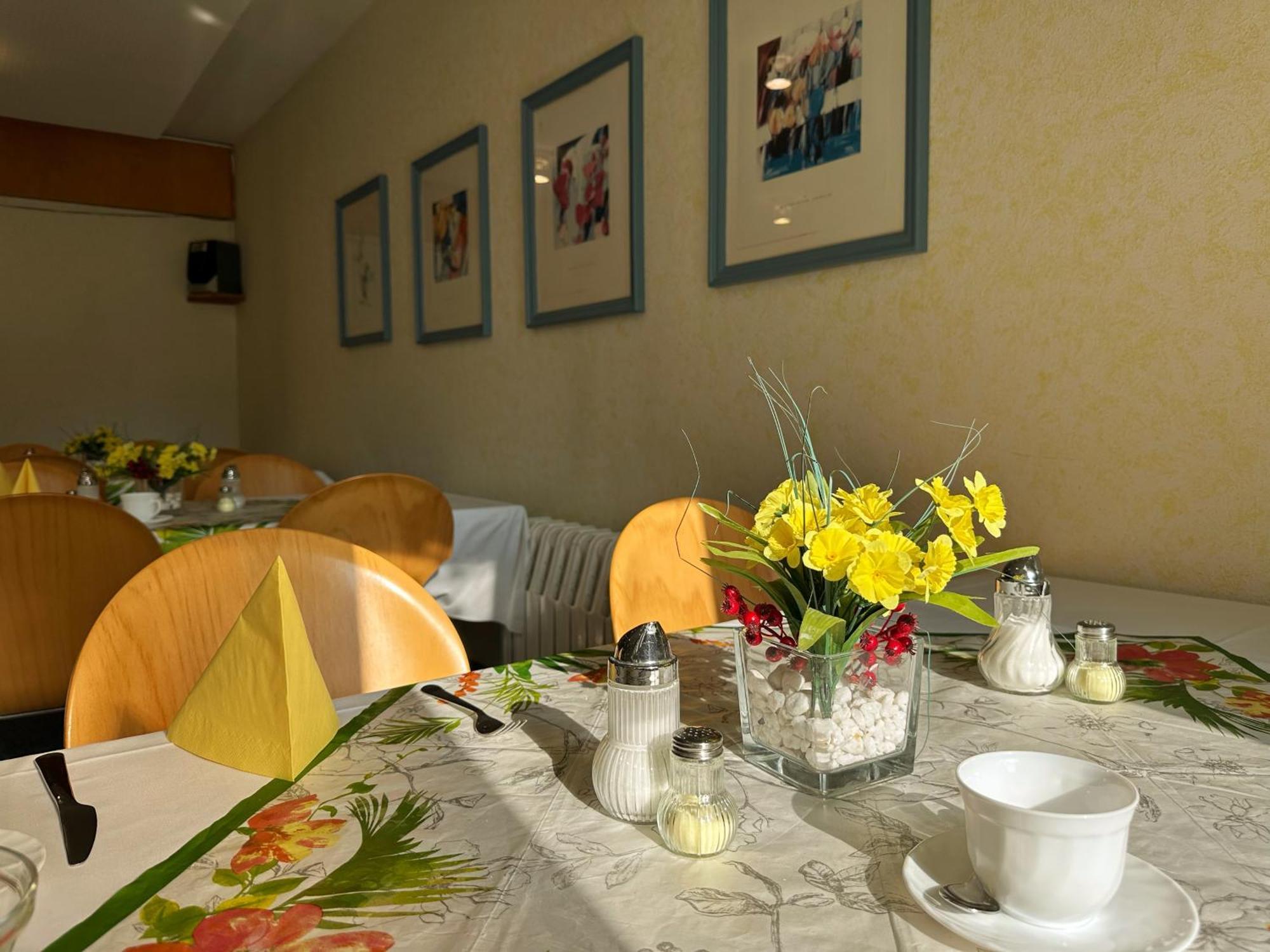 Hotel Am Laerchenberg I Fruehstueck, Wlan, Parkplatz Schirgiswalde-Kirschau Bagian luar foto