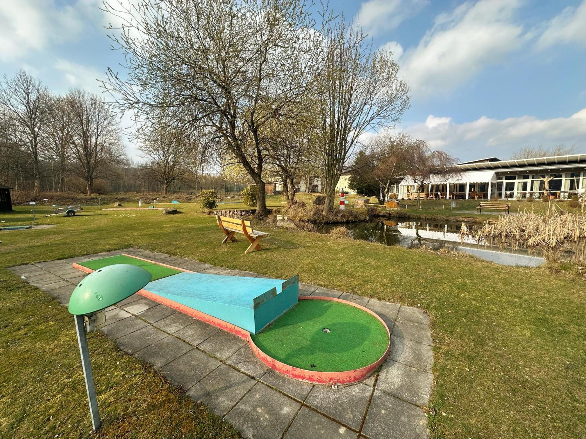 Hotel Am Laerchenberg I Fruehstueck, Wlan, Parkplatz Schirgiswalde-Kirschau Bagian luar foto
